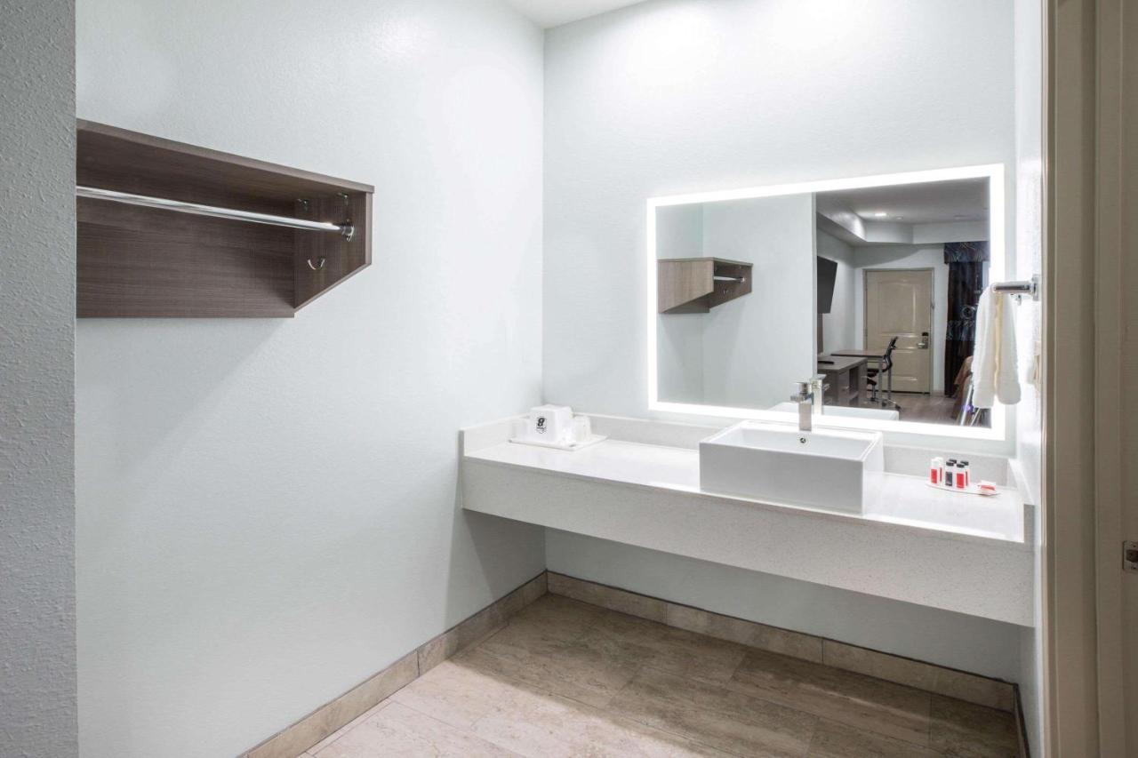 Super 8 By Wyndham Humble Houston Fallcreek Экстерьер фото